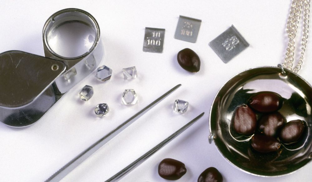 Mit Carat wird das Gewicht und die Größe eines Diamanten angegeben.