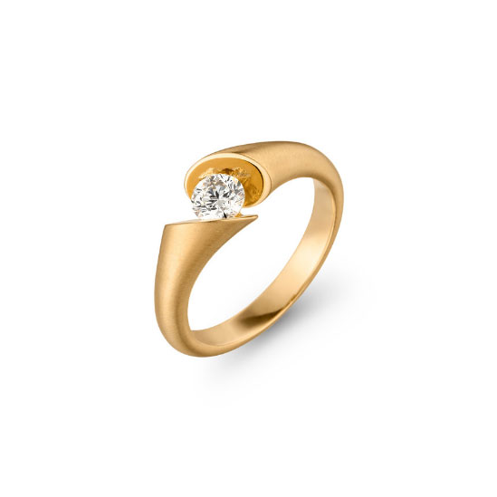 Weiche Formen, verspiegelte Fassung: der Calla Ring vereint florales Design mit höchster Handwerkskunst!